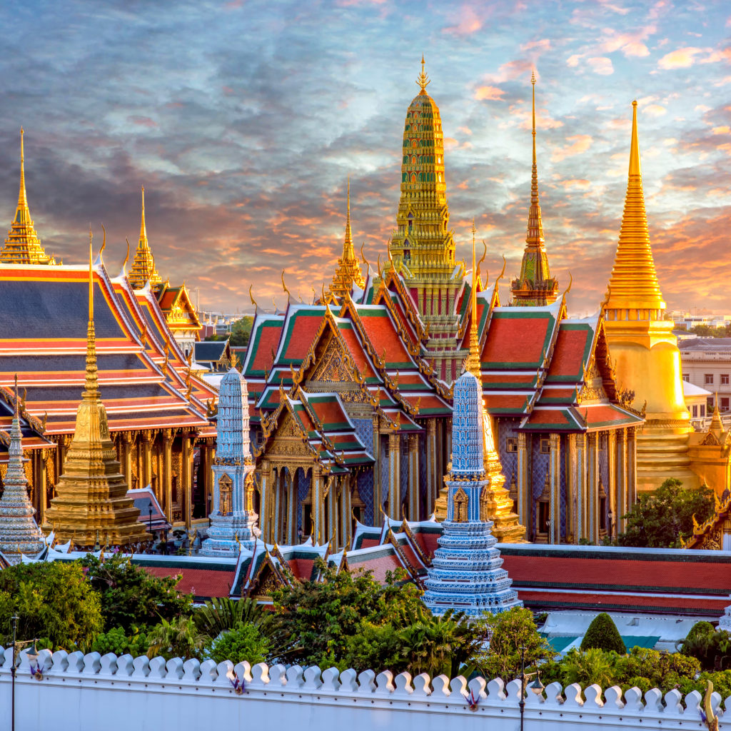 Grand palace and Wat phra keaw at sunset at Bangkok, Thailand_758515984