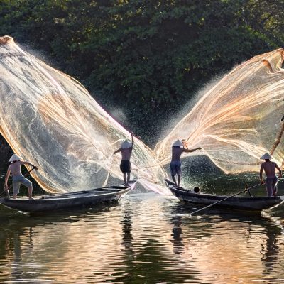 Fishermen throw a fishing net Hue city. Vietnam_1125112907